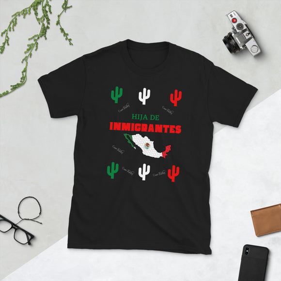 Hija de INMIGRANTES (black) Short-Sleeve Unisex T-Shirt